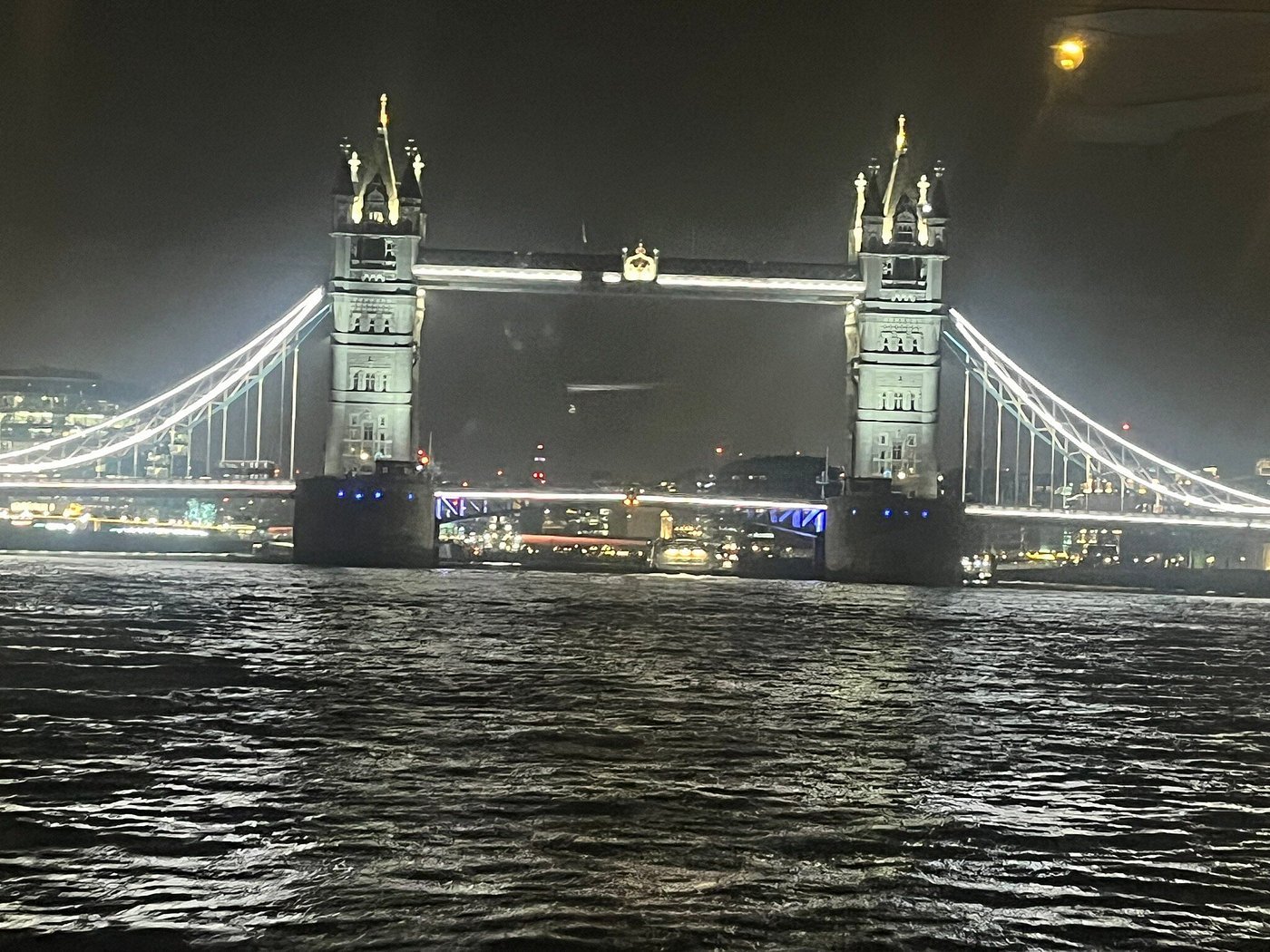 Thames River Dinner Cruise with Sunset Views and Drinks