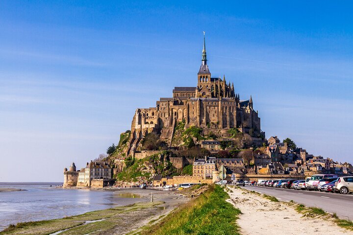 Full-Day Tour of Mont Saint-Michel with Round-Trip Transfers