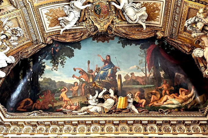 Louvre Museum Guided Outdoor Walking Tour with Entry Tickets