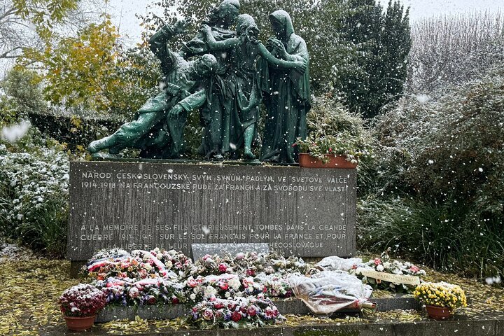 Père Lachaise Cemetery Famous Graves Private Guided Tour