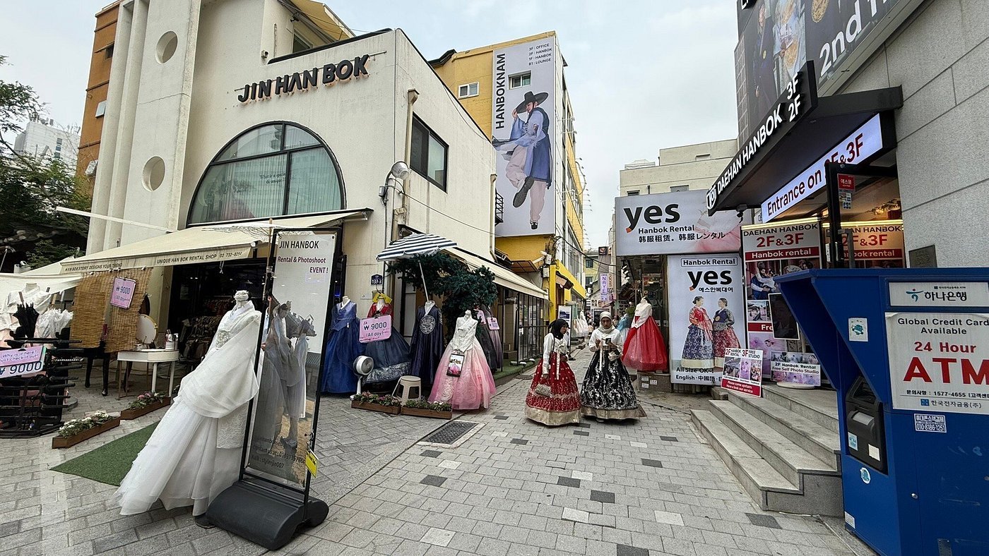 Hanbok Rental Experience at Seoul Gyeongbokgung Palace