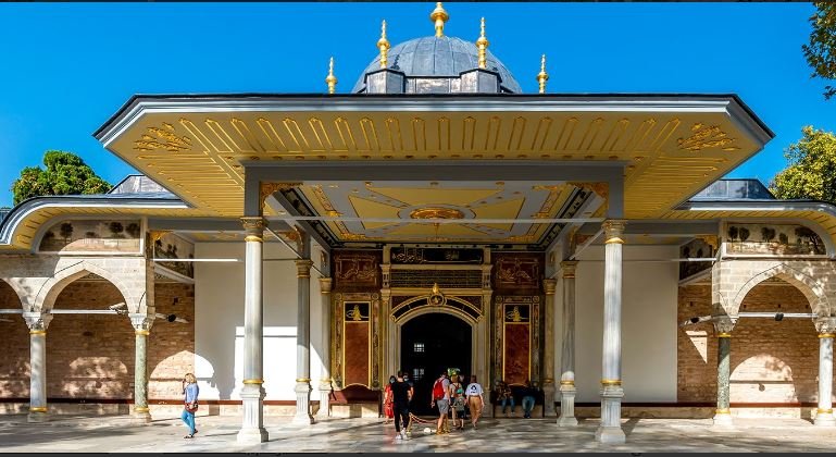 Combo (Save 8%): Topkapi Palace + Basilica Cistern Skip-the-Line Tickets with Audio Guide