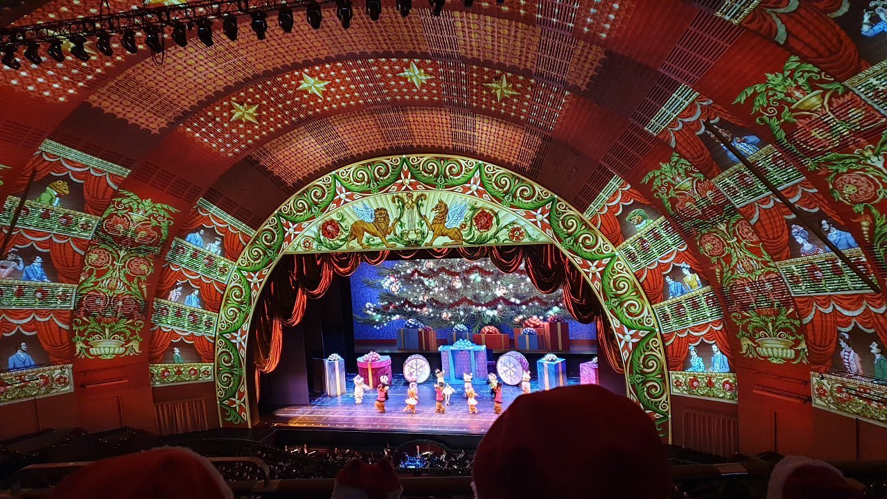 Christmas Spectacular Starring the Radio City Rockettes®