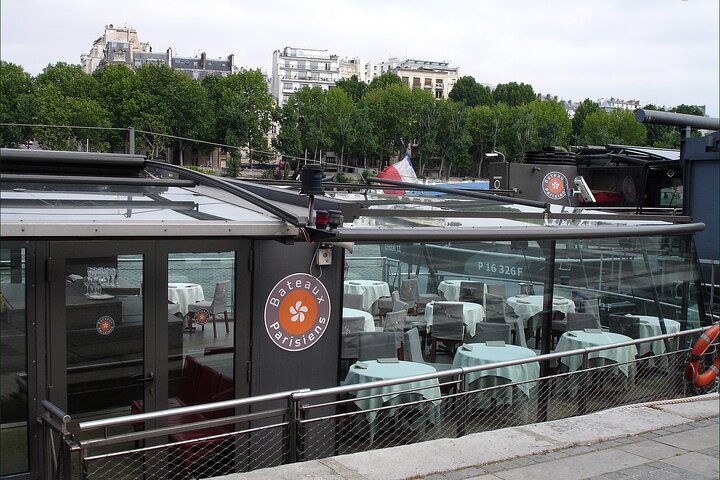 Bateaux Mouches Seine River 1-Hour Sightseeing Cruise with Live Commentary